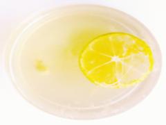 きゅん、と甘酸っぱい。初恋みたいに愛おしい‘レモン柄ネイル’