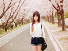 指先から春色をまとう。“フラワーデザインネイル”で爪から衣替え♡