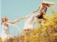 チューリップが花開いたネイルたちで、春満開を一歩先どりしちゃいましょ♡