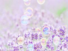 消えそうに儚く、綺麗。アンニュイ感溢れる“シャボン玉ネイル”