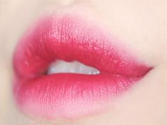 皮むけ・色落ちの悩みが消える！優秀すぎてリピ買い決定なMACのリップ下地