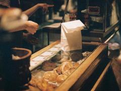 駆け出して届けに行きたくなる、一杯。カップにこだわりが詰まったコーヒー屋3選