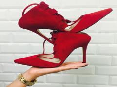 流行を素敵に取り入れよ。レースアップシューズを履くレディのたしなみ♡