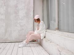 子供っぽいなんて言わせない。大人っぽく魅せる"色っぽ眉上バング"ヘアカタログ