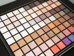 空前の単色ブーム到来。どの子をご指名？各ブランドご自慢アイシャドウを一挙ご紹介◎