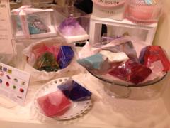 ちゅるん、キラリと乙女の心をくすぐる。大人気の宝石石鹸サボンジェム風ネイル♡