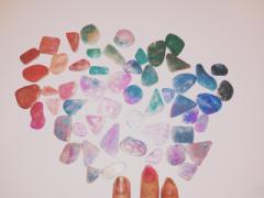 天然石とは少し違う美しさ。宇宙の神秘〝隕石ネイル〟で、爪先を魅せる女性に◇