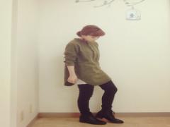 色で遊ぶのがおしゃれさん！カラーシャツのラフな着こなし
