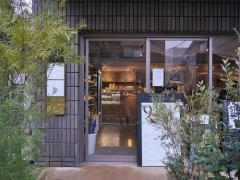 店内でプロジェクションマッピングが楽しめる、「9STORIES」