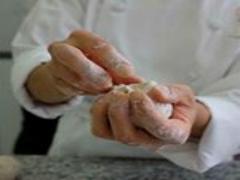 ”大人”のハイトーンは安っぽくみせない。光が指すほど魅力溢れる綺麗色カラーのすゝめ