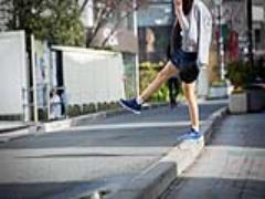 春コーデと相性抜群♡Nextトレンド間違いなしの万能スニーカーって？