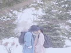 裾から、ちょろん♡歩くたび魅了する“ワンピース×スカート”のレイヤードスタイル