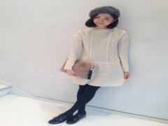 大人な印象！アイボリーのアイテムで柔らかい雰囲気の女性に