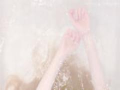 上品なピンクすりガラスネイルは、CHANELのヘアミスト"チャンス"にならって！