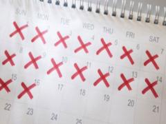 生理中に襲ってくる眠気・頭痛・腹痛…戦う女子へ。覚えておきたい対処法と予防策