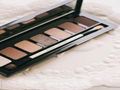 マットアイシャドウを味方につけて。おしとやかな目元の美人化計画