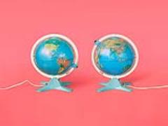 「出発前にはネイルをしましょっ。」"#旅行ネイル"で見つけた情緒溢れる爪先たち