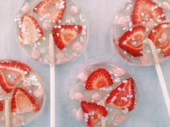 派手すぎは好みじゃないの。大人のための’甘酸っぱいちごネイル’Catalog♡