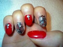 たまにはトガってみたいの。時にはちょっとクールなスタッズネイル