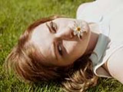 「香水」は季節物だから。春の暖かな日差しに似合う、ピンクボトルにシフトしよう