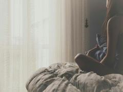 期待と不安溢れる新生活。一人暮らしの壁に一輪咲かせましょう
