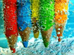 カラフルな炭酸ドリンクみたい。しゅわキラに透き通ったホログラムネイル