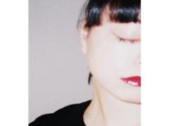 キリッとして、色っぽい？「ダークカラー×ウェット感」でつくる一目惚れスタイル