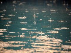 「今日、雨か…」の嫌な気持ちを吹っ飛ばす！ルンルンで過ごす雨の日コーデ