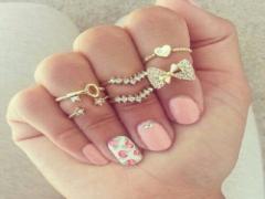 気分はお姫様♡ゆびわ×ネイルの魔法で手元を華やかに。