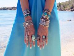 一足お先に夏気分が味わえる、【カラー別】私だけのエスニックネイルデザイン集