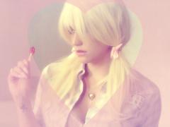 トレンドは貴方がつくる。「＃ポーチの中身」で見つける話題のコスメアイテム♡