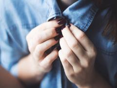 無難な洋服に個性をプラス。脱量産型なコーディネートにする小物リスト12選