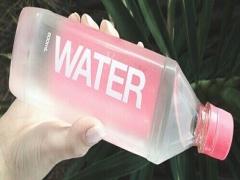 理想の美は潤いからはじまる。今、話題の美容効果たっぷりな水3選