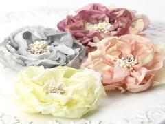 思い出の一コマ、卒業式はコサージュで華やかさをプラス♪