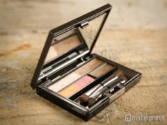 眉にオレンジと赤？カラフルなアイブロウで即あか抜け顔に！＜モデルプレス編集部のリア