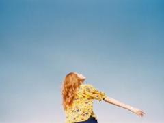 ただのパステルカラーはもう遅い。春メイクの大本命“イエローandゴールド”コスメ