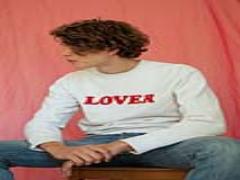 メイクまで浮かれてたら彼に嫌われちゃうよ。春服に似合う小豆色メイクをマスターだっ♡