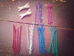 goodyの懐かしアクセ。カラフルなヘアピンでレトロ風にヘアアレンジ♡