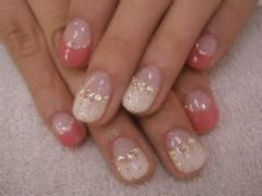 今日の気分に合わせて決める。シンプルから個性的まで楽しめるフレンチネイルカタログ