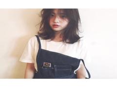 このナチュラルさがたまんなく良い。”無造作”ストレートで作る上質ラフスタイル