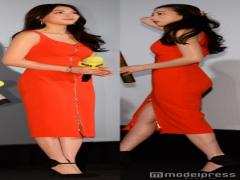 知英のSEXYスリットドレスにドキッ！シルバーアクセで上品さをプラス＜ファッションチェッ