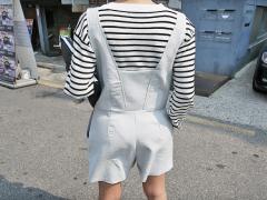 服にも指先にも定番の可愛さを。カジュアルコーデに合わせたいボーダーネイル