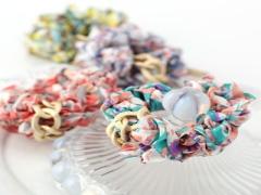 さっと結んでシュシュをピタッ。女子力アップでかわいいを手に入れる