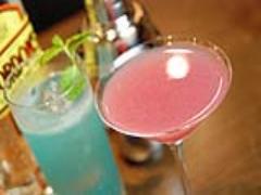 色鮮やかなカクテルにうっとり。三宮駅周辺のバーでゆっくり飲もう♪