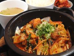 大阪のビジネス街、本町！多国籍ランチが食べられるお店♪