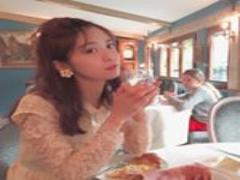 前髪くるんはちょっと休憩。たまに見せるストレートバングで“ドキッ”とさせて