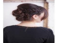 きっちりしすぎ、疲れてるみたい…オバサン化しやすいまとめ髪を大人かわいくするコツ