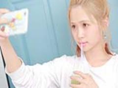 媚びてないのにモテる♡自撮り女子がみんなやってる「ニアチューポーズ」って？