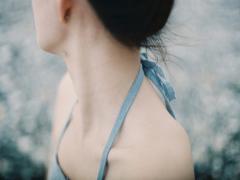 服に似合うワタシになるの。デコルテケアで、オフショルをもっと綺麗に見せて♡