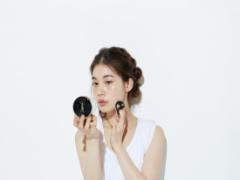 近づくほどドキっ♡YSL Beautéのクッションファンデが叶える贅沢な"うるツヤ肌"